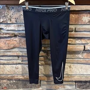 Nike Pro Dri-Fit Tight Fit Activewear Tights Cropped Length